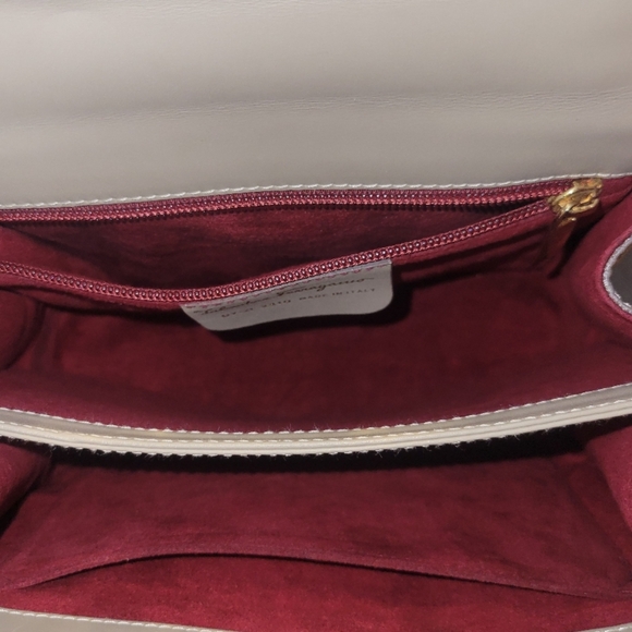 Salvatore Ferragamo Classic Top-Handle Women's Handbag Light Gray Gold Hardware - Picture 3 of 16